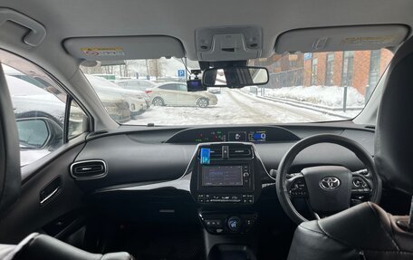 Toyota Prius IV XW50, 2016 год, 1 699 999 рублей, 11 фотография