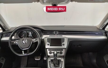Volkswagen Passat B8 рестайлинг, 2015 год, 1 899 000 рублей, 7 фотография