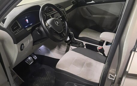 Volkswagen Tiguan II, 2018 год, 3 100 000 рублей, 4 фотография