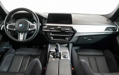 BMW 5 серия, 2018 год, 4 300 000 рублей, 15 фотография