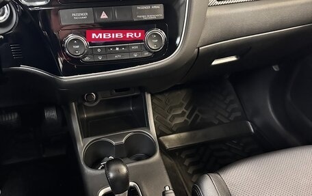 Mitsubishi Outlander III рестайлинг 3, 2012 год, 1 999 000 рублей, 19 фотография