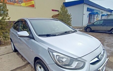 Hyundai Solaris II рестайлинг, 2011 год, 720 000 рублей, 4 фотография