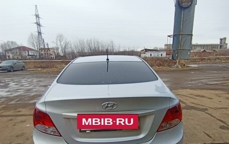 Hyundai Solaris II рестайлинг, 2011 год, 720 000 рублей, 2 фотография