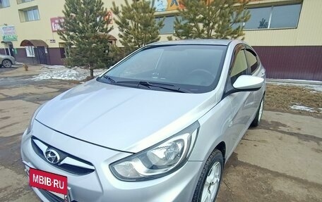 Hyundai Solaris II рестайлинг, 2011 год, 720 000 рублей, 10 фотография