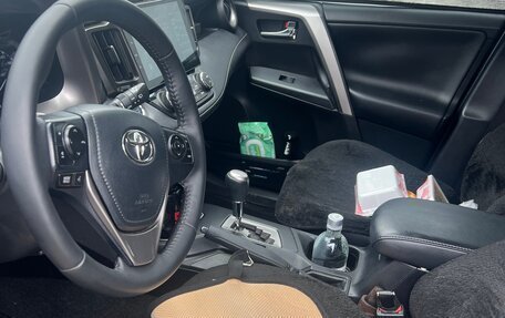 Toyota RAV4, 2017 год, 3 300 000 рублей, 6 фотография