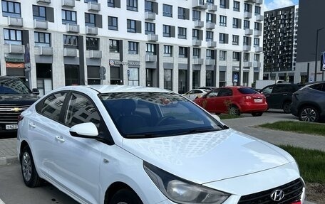 Hyundai Solaris II рестайлинг, 2018 год, 830 000 рублей, 2 фотография