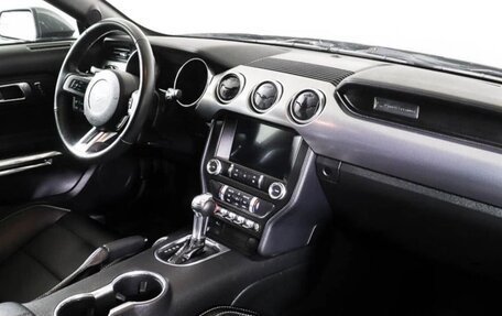 Ford Mustang VI рестайлинг, 2019 год, 3 250 000 рублей, 9 фотография