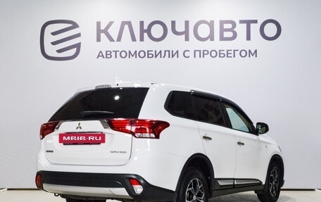 Mitsubishi Outlander III рестайлинг 3, 2017 год, 2 170 000 рублей, 5 фотография