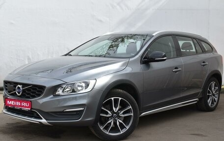 Volvo V60 Cross Country II, 2018 год, 2 247 000 рублей, 1 фотография