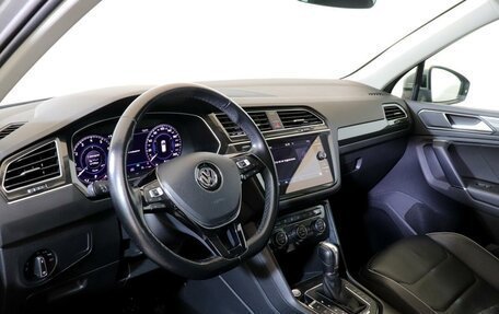 Volkswagen Tiguan II, 2018 год, 3 328 000 рублей, 13 фотография