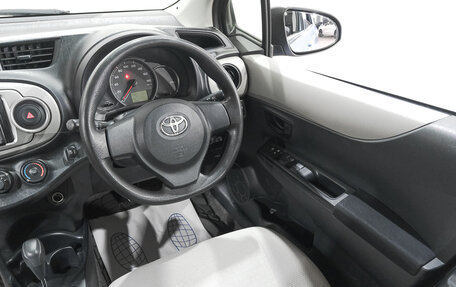 Toyota Vitz, 2012 год, 899 000 рублей, 11 фотография