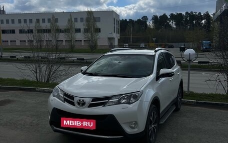 Toyota RAV4, 2015 год, 2 290 000 рублей, 2 фотография