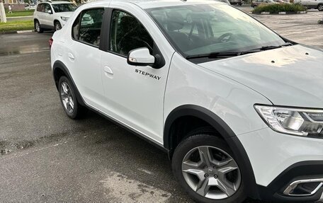 Renault Logan II, 2022 год, 1 430 000 рублей, 3 фотография