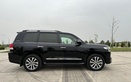 Toyota Land Cruiser 200, 2017 год, 6 600 000 рублей, 3 фотография