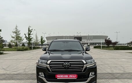 Toyota Land Cruiser 200, 2017 год, 6 600 000 рублей, 2 фотография