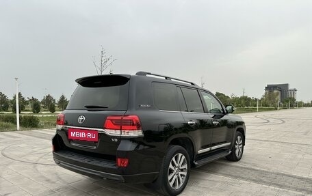 Toyota Land Cruiser 200, 2017 год, 6 600 000 рублей, 4 фотография