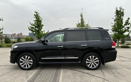 Toyota Land Cruiser 200, 2017 год, 6 600 000 рублей, 7 фотография