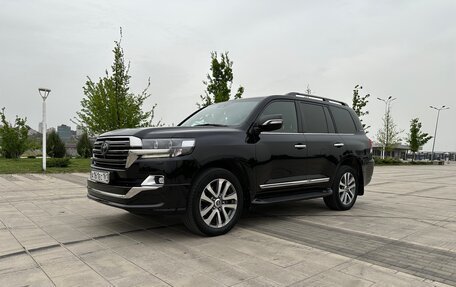 Toyota Land Cruiser 200, 2017 год, 6 600 000 рублей, 8 фотография