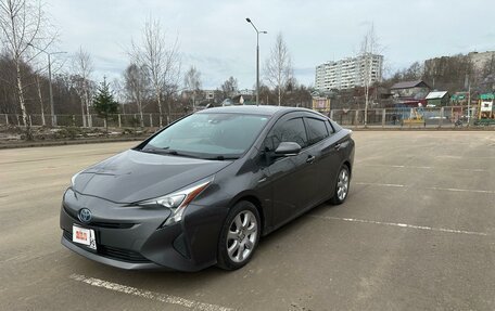 Toyota Prius IV XW50, 2018 год, 1 770 000 рублей, 3 фотография