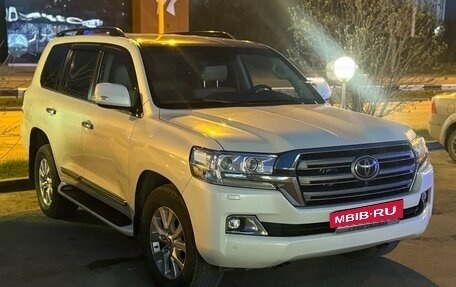 Toyota Land Cruiser 200, 2016 год, 5 650 000 рублей, 3 фотография