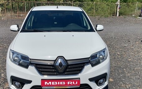 Renault Logan II, 2019 год, 925 000 рублей, 2 фотография