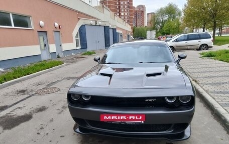 Dodge Challenger III рестайлинг 2, 2018 год, 2 450 000 рублей, 3 фотография