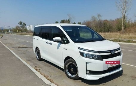 Toyota Voxy III, 2015 год, 1 850 000 рублей, 2 фотография