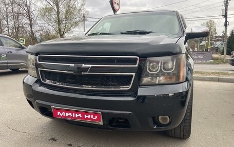 Chevrolet Tahoe III, 2011 год, 2 700 000 рублей, 1 фотография