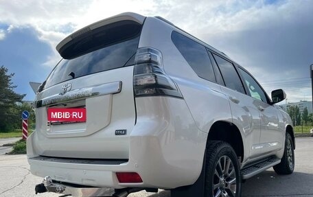 Toyota Land Cruiser Prado 150 рестайлинг 2, 2017 год, 4 300 000 рублей, 9 фотография