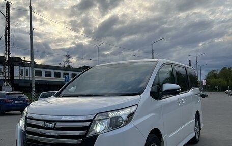 Toyota Noah III, 2014 год, 2 100 000 рублей, 3 фотография