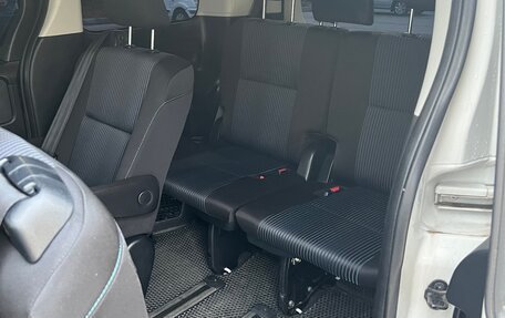 Toyota Noah III, 2014 год, 2 100 000 рублей, 28 фотография