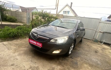 Opel Astra J, 2011 год, 900 000 рублей, 3 фотография