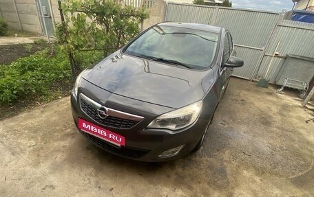 Opel Astra J, 2011 год, 900 000 рублей, 2 фотография