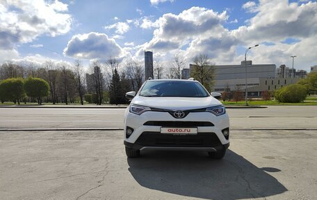 Toyota RAV4, 2019 год, 2 390 000 рублей, 3 фотография