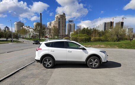 Toyota RAV4, 2019 год, 2 390 000 рублей, 5 фотография