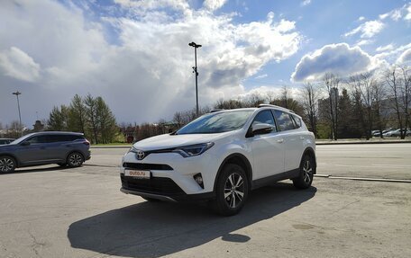 Toyota RAV4, 2019 год, 2 390 000 рублей, 2 фотография