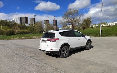 Toyota RAV4, 2019 год, 2 390 000 рублей, 6 фотография