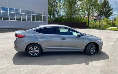 Hyundai Elantra VI рестайлинг, 2017 год, 1 820 000 рублей, 9 фотография