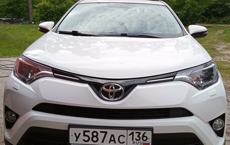 Toyota RAV4, 2017 год, 2 850 000 рублей, 10 фотография