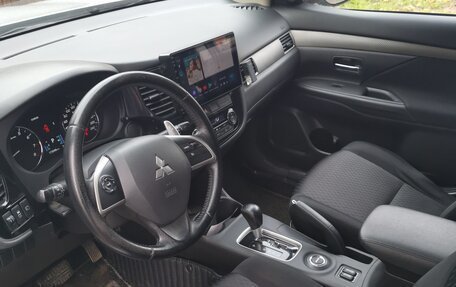 Mitsubishi Outlander III рестайлинг 3, 2013 год, 1 600 000 рублей, 5 фотография