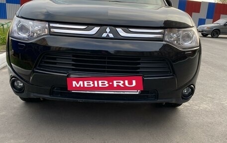 Mitsubishi Outlander III рестайлинг 3, 2013 год, 1 950 000 рублей, 2 фотография