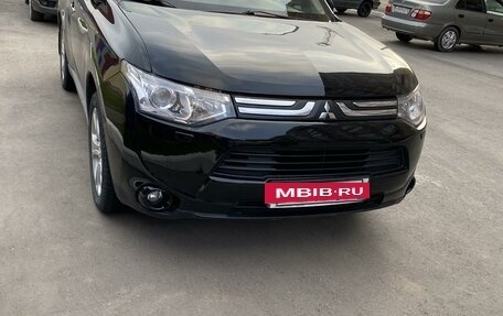 Mitsubishi Outlander III рестайлинг 3, 2013 год, 1 950 000 рублей, 3 фотография