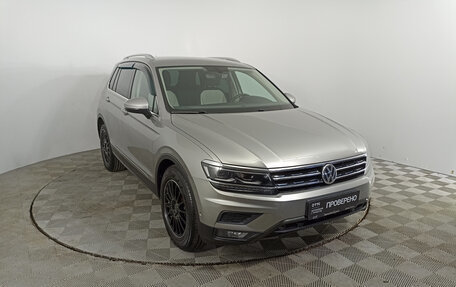 Volkswagen Tiguan II, 2017 год, 3 214 000 рублей, 3 фотография