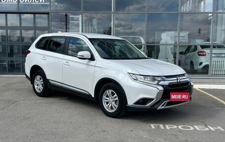 Mitsubishi Outlander III рестайлинг 3, 2019 год, 2 499 990 рублей, 1 фотография