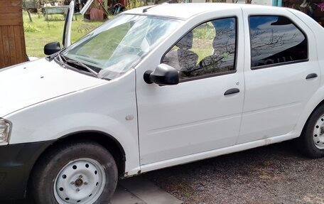 Renault Logan I, 2010 год, 300 000 рублей, 1 фотография