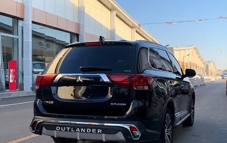 Mitsubishi Outlander III рестайлинг 3, 2020 год, 2 320 000 рублей, 2 фотография