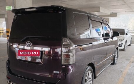 Toyota Voxy II, 2012 год, 2 099 000 рублей, 3 фотография