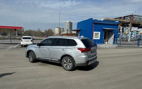 Mitsubishi Outlander III рестайлинг 3, 2018 год, 2 170 000 рублей, 7 фотография