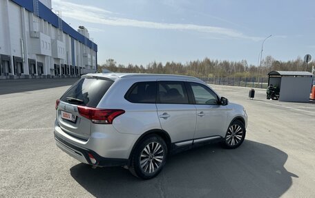 Mitsubishi Outlander III рестайлинг 3, 2018 год, 2 170 000 рублей, 4 фотография