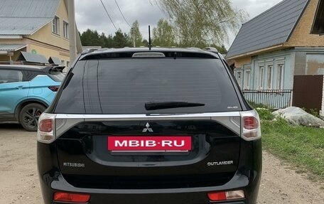 Mitsubishi Outlander III рестайлинг 3, 2014 год, 1 670 000 рублей, 4 фотография